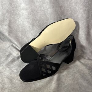 The 9.2.5 Collection Black Block Heels Women’s Shoes, Size 8M New Without Box